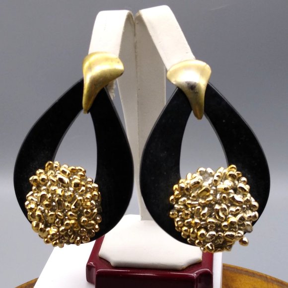 Vintage Teardrop Doorknocker Earrings, Gold Tone and Black with Popcorn Lucite - Picture 1 of 5